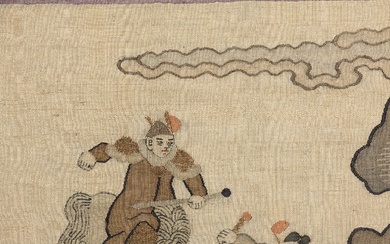 TROIS PANNEAUX EN SOIE BRODÉE, Chine, fin de la dynastie Qing (1644-1911)