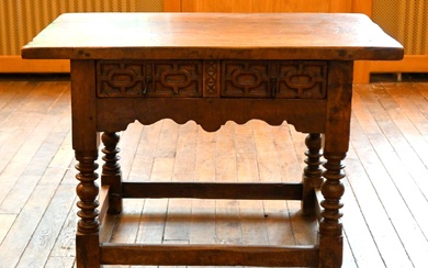 Table à écrire en bois naturel mouluré sculpté, le piètement "balustre", (x2) tiroirs en ceintures,...