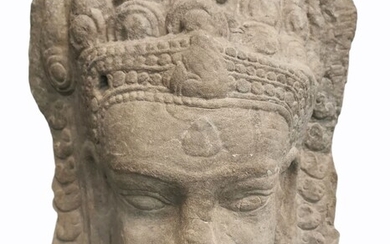 Tête de DvarapalaPierre taillée. Cambodge, XIIe-XIIIe siècle.47 x 45 x 23 cm.Provenance: Galerie Cathy Egloff,...