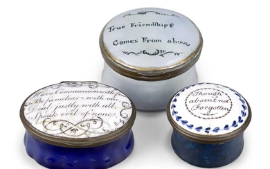 Three George III Staffordshire enamel patch boxes, late 18th century, the lids inscribed: True Friendship Comes From above; Have Communion with few, Be familiar with one, Deal justly with all, Speak evil of none; Though absent not forgotten, 4.3cm...