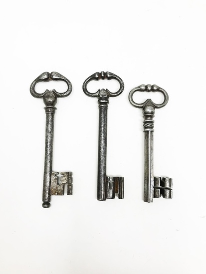 Trois clés. 13, 96 - 13, 44 - 12, 25 cm - Lot 47 - Art Richelieu