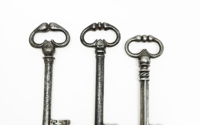 Trois clés. 13, 96 - 13, 44 - 12, 25 cm - Lot 47 - Art Richelieu