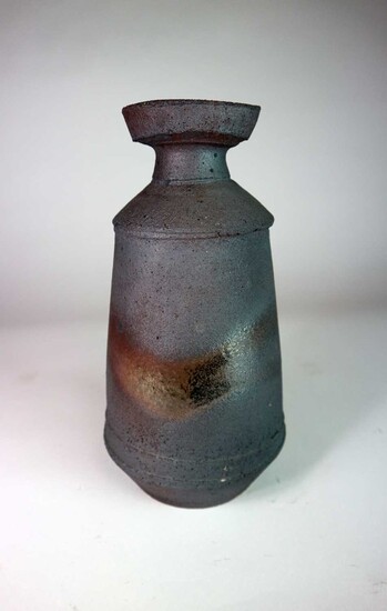 Tseng Min-Nan (Taiwanese Contemporary) Dark Grey Stoneware Vase