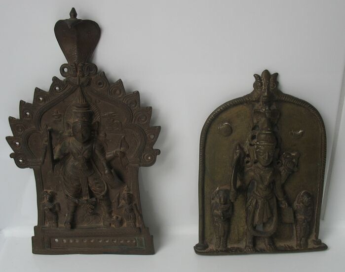 Two plaques Shiva Virabhadra red copper / bronze (2) - Bronze, Copper - Hindu god religion - De 4 armige “gevreesde” god van de Hindu Shiva Virabhadra - India - 19th century