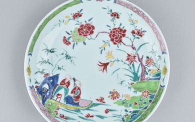 UNUSUAL CHINESE FAMILLE ROSE DISH DECORATED WITH TWO FIGURES ON A JUNK - Porcelain - China - Yongzheng (1723-1735)