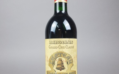 Une bouteille de Château l'Angélus, Saint Emilion, 1986