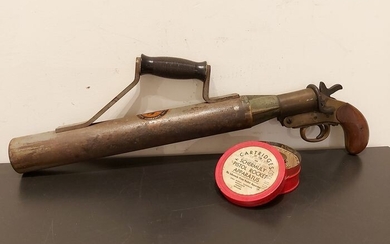 United Kingdom - 20th Century - Early to Mid - Schermuly Pistol Rocket Apparatus + 2 cartridges in original box - Line Trowing Pistol - Centerfire - Flare/signal pistol