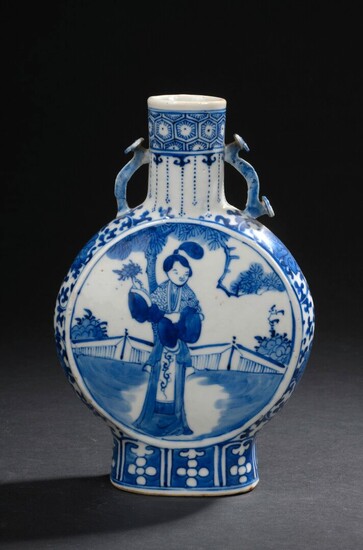 Vase gourde en porcelaine bleu blanc Chine,... - Lot 47 - Daguerre