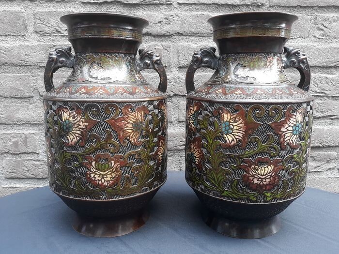 Vases (2) - Bronze, Cloisonne enamel - Japan - Late Meiji period