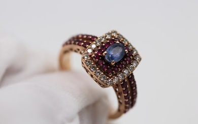 Vintage 14K Yellow Gold Ring with 22 diamonds, 40 rubies and 1 tanzanite. Size 7.5. Engraving : 14K