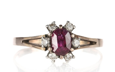 Vintage ruby ??and diamond ring