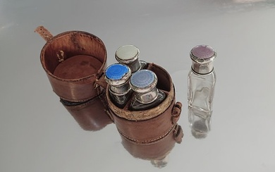 Wilmot Manufacturing Co - Birmingham - Traveling Set - Perfume flask (4) - .925 silver, Enamel