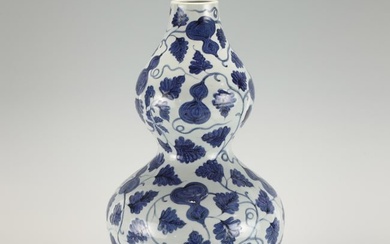 YUAN BLUE AND WHITE GOURD BOTTLE