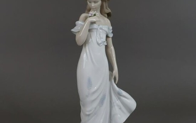 porcelain figur "Das Flüstern der Blumen" - Lladro