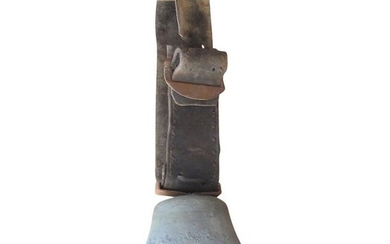 1 Antique bronze bell.