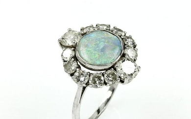 14 kt gold ring with opal and brilliants