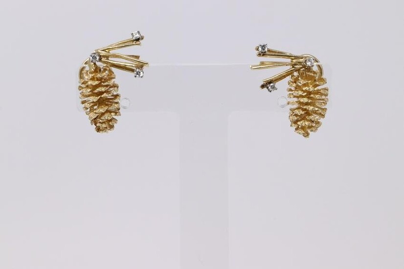 14KT Yellow Gold Vintage Pine Pitch Earrings.