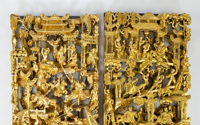 2 Chinese sculpted gilt wood panels with a war scene, Ningbo, 19/20th century