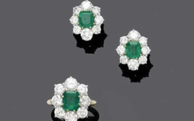 EMERALD AND DIAMOND RING WITH EARCLIPS, ca. 1960.