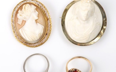 (4) Gold rings and cameos brooches