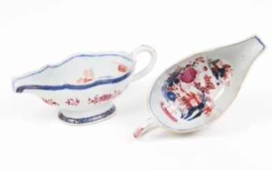 A pair of sauce boats Chinese export porcelain Bl…