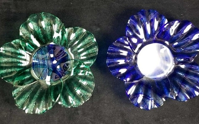 Set of 2 Handmade Art Glass Flower Plates Signed