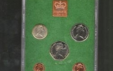 UK GB 1975 Proof coin set, mounted in a plastic display case, with a protective outer case. The coins and display case were......