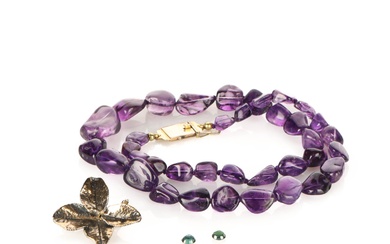 687950 Amethyst necklace with gold clasp, and silver brooch and tourmalines