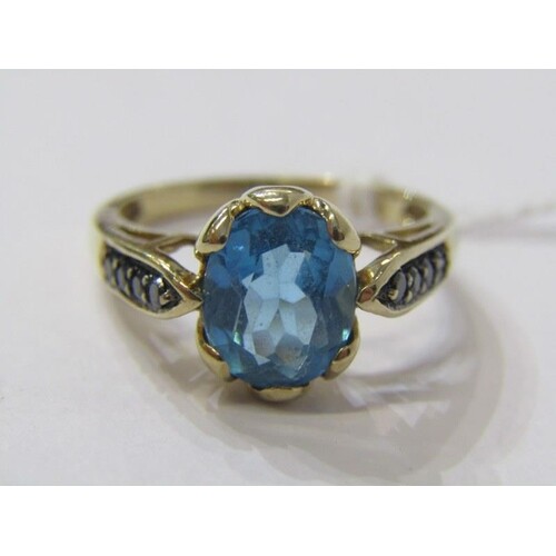 9ct YELLOW GOLD BLUE TOPAZ & SAPPHIRE RING, Principal oval c...
