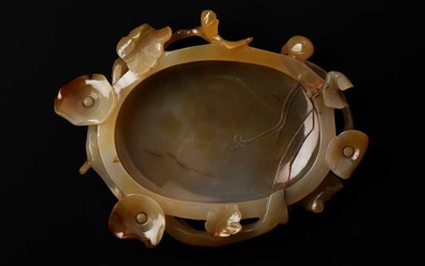 A CHINESE CARVED AGATE BRUSH WASHER AND STAND 十九至二十世紀 瑪瑙洗連坐