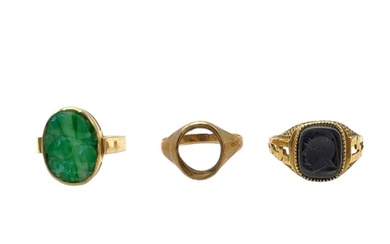 A COLLECTION OF THREE VINTAGE GENT’S 9CT GOLD SIGNET RINGS T...