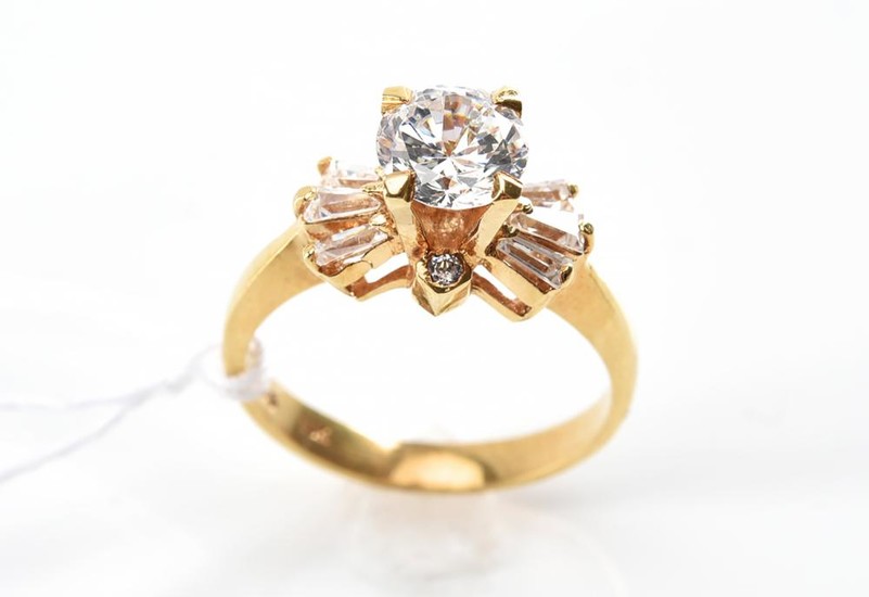 A CUBIC ZIRCONIA DRESS RING IN 18CT GOLD