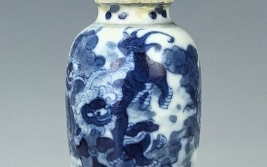 A Chinese Blue and White Porcelain Small Vase Yongzheng Mark
