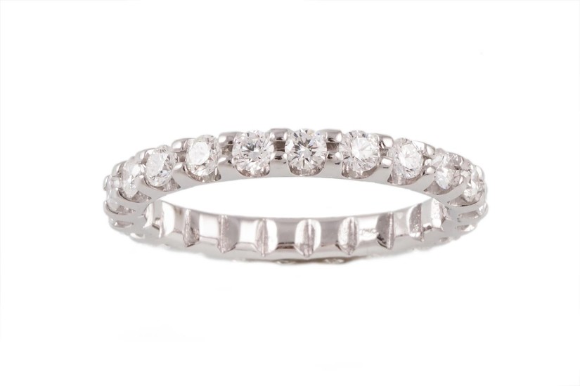 A DIAMOND FULL ETERNITY RING, with diamonds of 1.30ct in tot...