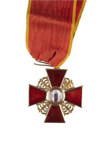 A GOLD AND ENAMEL BREAST BADGE OF THE ORDER OF ST. ANNE