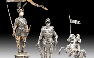 A German group of 3 silver and ivory Knights in the style of Neresheimer, probably Hanau, circa 1900 | Groupe de 3 chevaliers en argent et ivoire dans le goût de Neresheimer, probablement Hanau, vers 1900