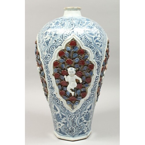 A LARGE CHINESE MING STYLE BLUE, WHITE & COPPER RED PORCELAI...