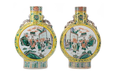 A PAIR OF 19TH CETURY CHINESE FAMILLE JAUNE MOON FLASK VASES