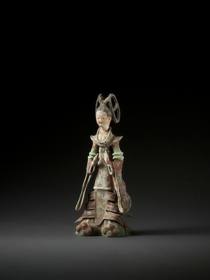 A POTTERY FIGURE OF AN ACTRESS, TANG DYNASTY