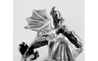 A Vintage Sterling Silver Dragon Detail Ring Size K. The Cro...
