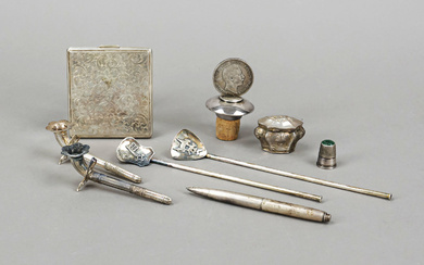 A collection of nine small items, 19