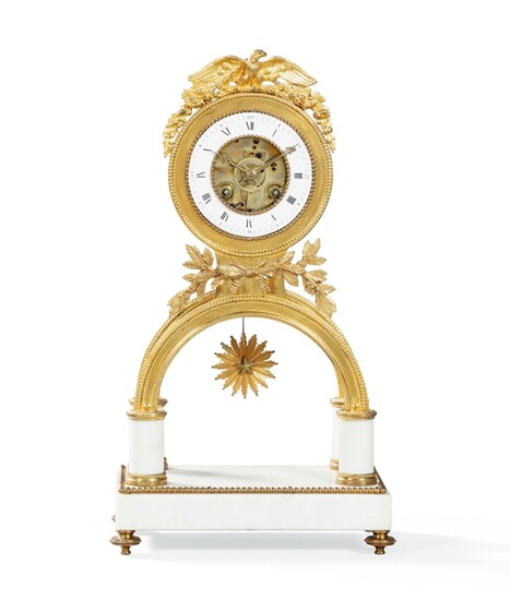 A gilt-bronze and white marble mantel clock, late 18th century, early 19th century | Pendule portique en bronze doré et marbre blanc, fin du XVIIIe siècle, début du XIXe siècle