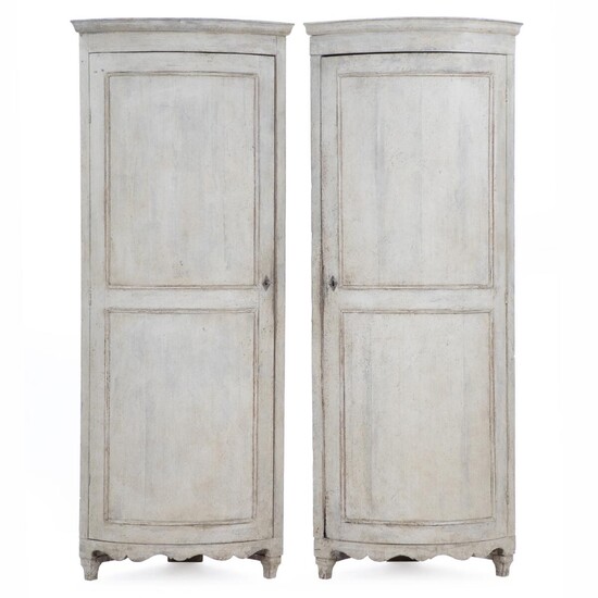 SOLD. A pair of Swedish grey painted corner cupboards, each with curved door enclosing shalves. 19th century. H. 210 cm. W. 83 cm. D. 50 cm. (2) – Bruun Rasmussen Auctioneers of Fine Art