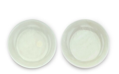 A pair of white jade saucer dishes Seal marks and period of Jiaqing | 清嘉慶 白玉盤一對 《大清嘉慶年製》款
