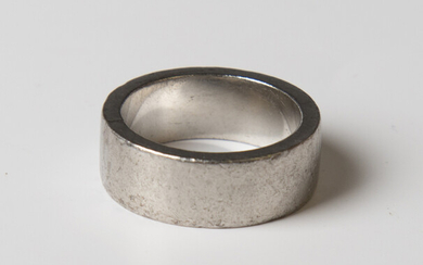 A platinum wedding band ring, detailed 'Pt 900', weight 19.2g, ring size approx O (the ban