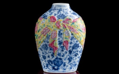 A small Chinese blue and white enamel-decorated jar, Yongzheng period, Qing dynasty