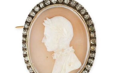 AN ANTIQUE CAMEO AND DIAMOND BROOCH in yellow gold and