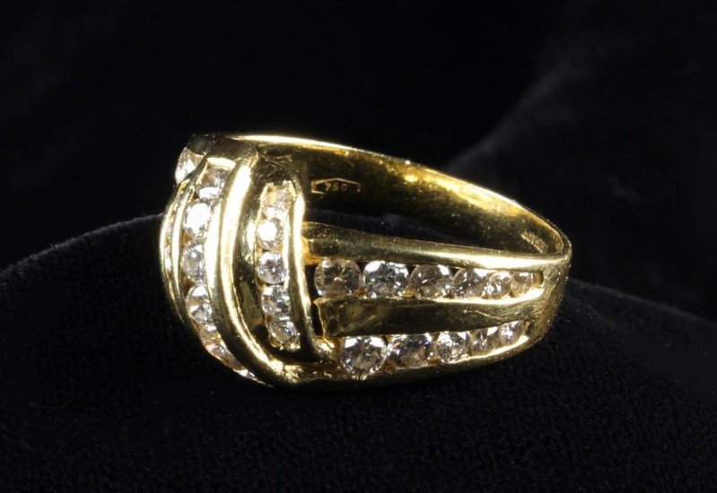 An 18 Carat Yellow Gold & Diamond Knot Ring. The head and shoulders set with a total of 39 round bri