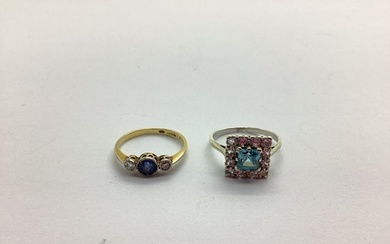 An 18ct Gold Diamond Set Three Stone Ring, graduated collet ...