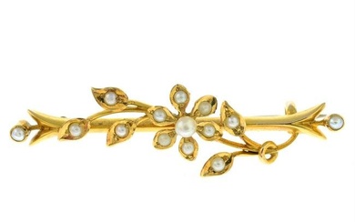 An Edwardian 15ct gold split pearl floral bar brooch.